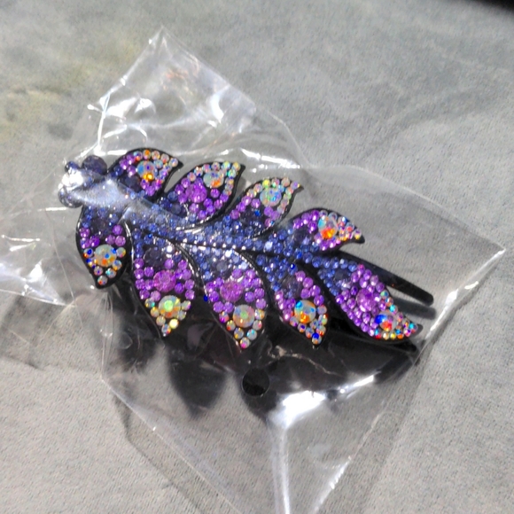 The hair clip Rhinestone is one of a kind in America, came from England boutique - Picture 4 of 5